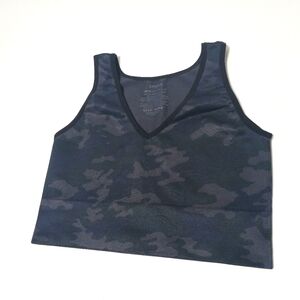 Spanx Seamless Black Camo Crop Tank Size M.